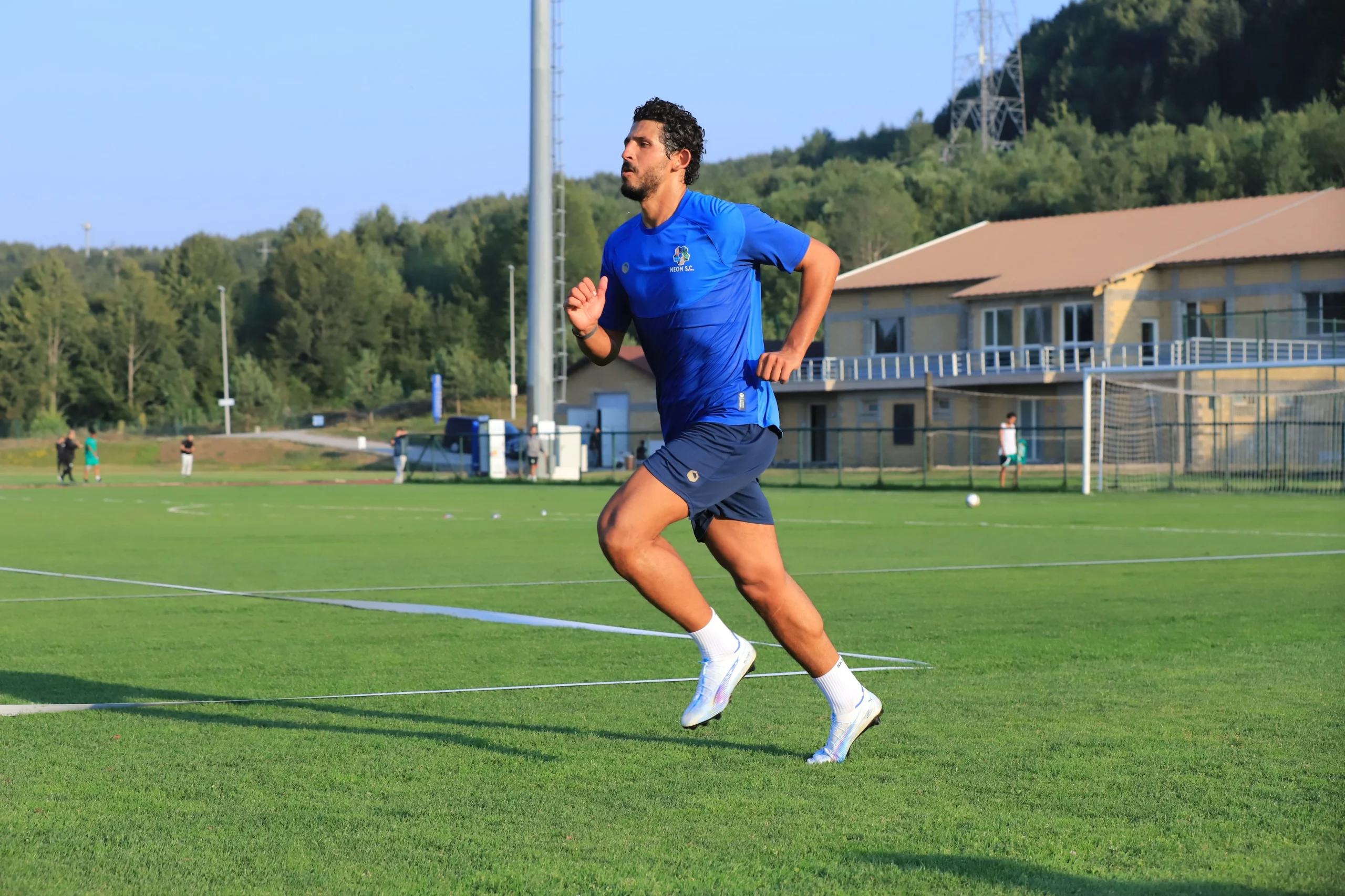 أحمد حجازي ينتقل إلى نادي نيوم الصاعد حديثا لدوري روشن